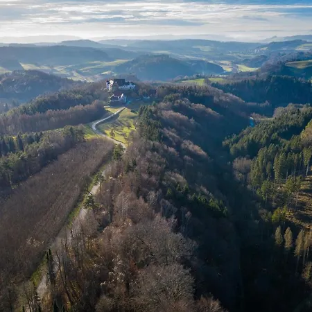 Schloss Hohenfels / Gaestehaus 7. Himmel Inn